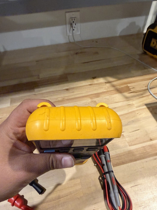 FLUKE 83 MULTIMETER W/ LEADS & CLIPS (TESTED) SHIPS FAST