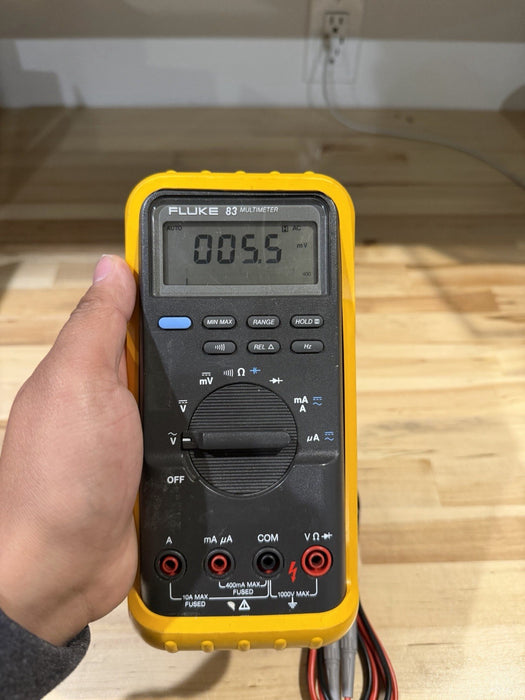 FLUKE 83 MULTIMETER W/ LEADS & CLIPS (TESTED) SHIPS FAST