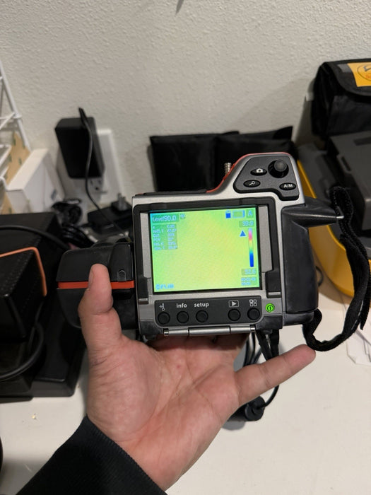 FLIR T300 THERMAL IMAGING INFRARED CAMERA W/ ACCESSORIES (TESTED) FREE SHIPPING