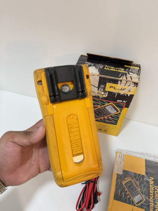 FLUKE 89 IV TRUE RMS DIGITAL MULTIMETER W / LEADS - FREE SHIPPING