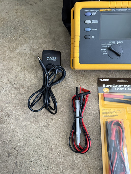 FLUKE 1735 THREE-PHASE POWER LOGGER W/ PROBES & CASE & CHARGER - FREE SHIPPING