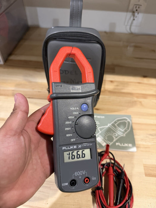 FLUKE 30 CLAMP METER W/ LEADS & CLIPS - SHIPS FAST