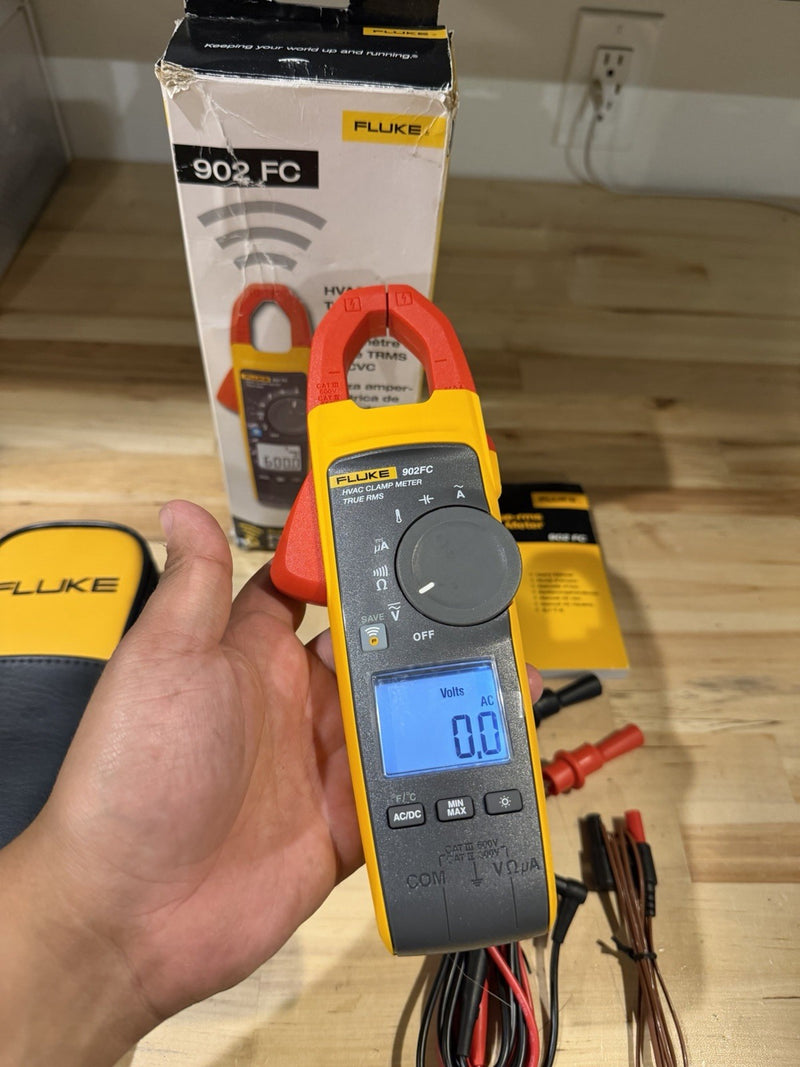 FLUKE 902 FC TRUE RMS HVAC CLAMP METER WITH CASE & LEADS
