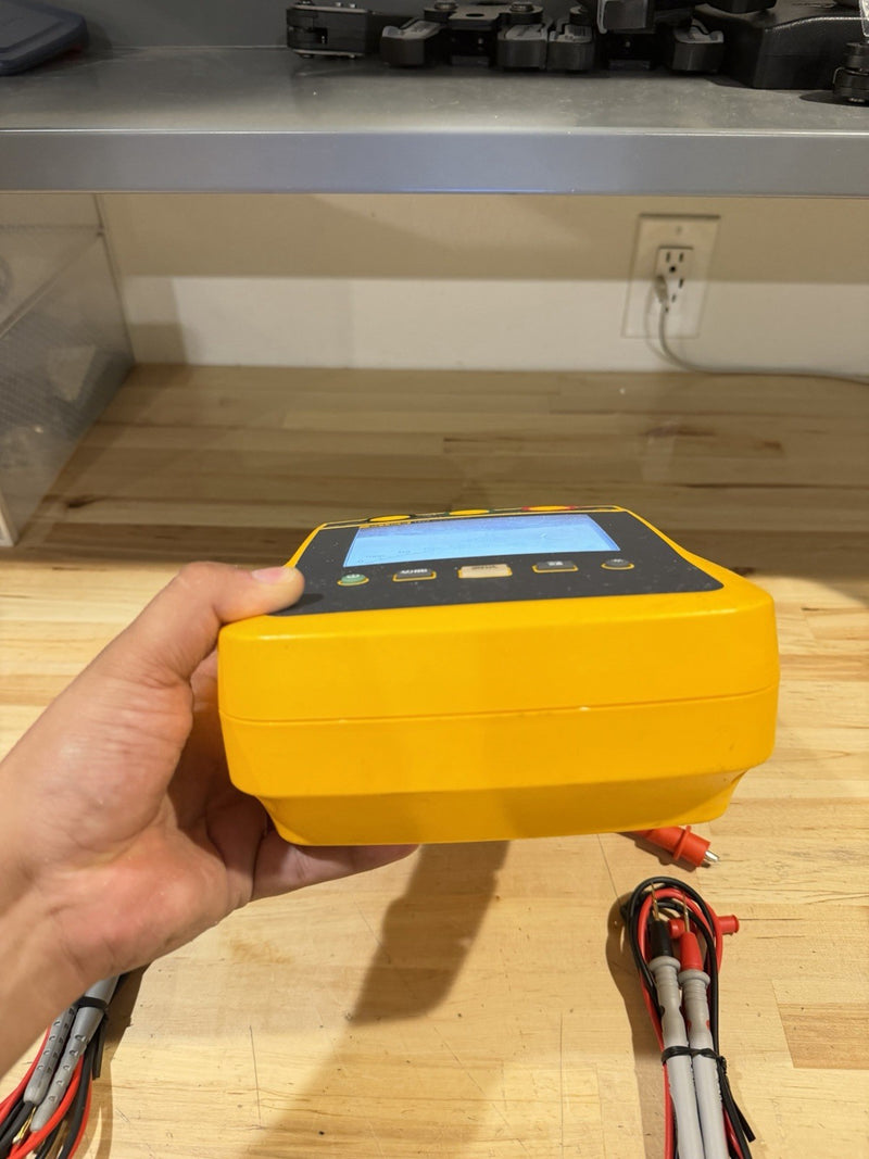FLUKE 1535 MEGOHMMETER INSULATION TESTER W/ LEADS (TESTED) SHIPS FREE