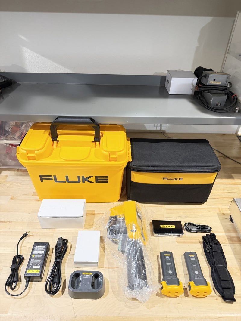 FLUKE TIR27 THERMAL IMAGER KIT 60HZ W/ BATTERIES & CHARGER TESTED RARE