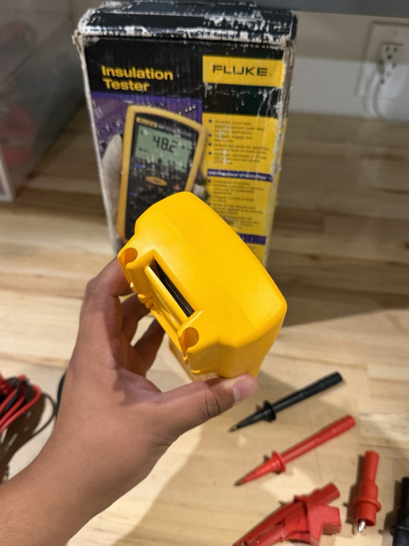 FLUKE 1507 INSULATION MULTIMETER WITH LEADS & CLIPS CALIBRATED 2026