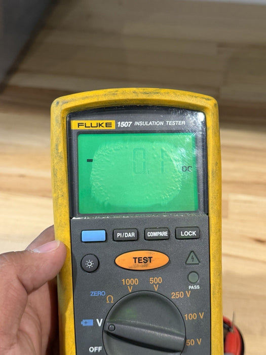 FLUKE 1507 INSULATION MULTIMETER W/ LEADS & CLIPS - SHIP FAST