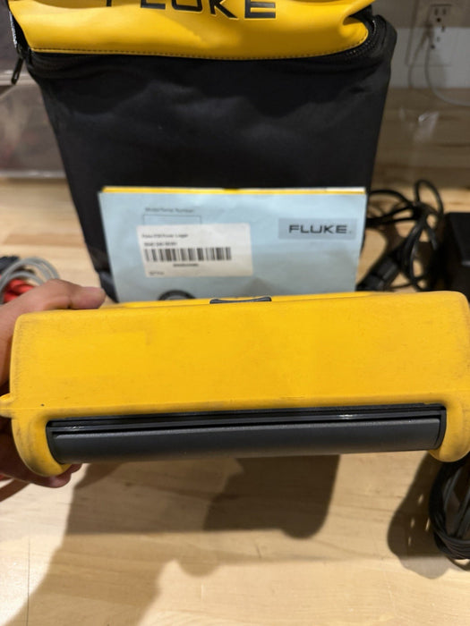 FLUKE 1735 THREE-PHASE POWER LOGGER W/ PROBES & CHARGER - FREE SHIPPING - TESTED