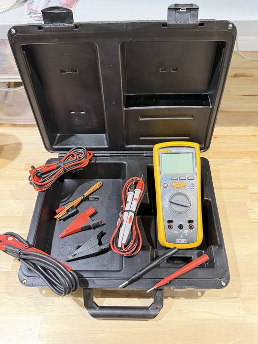 FLUKE 1507 INSULATION MULTIMETER WITH LEADS & CLIPS
