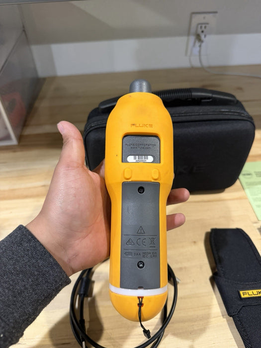 FLUKE 805 FC VIBRATION METER W / ACCESSORIES  SHIPS FAST / FREE SHIPPING