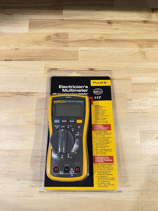 FLUKE 117 TRUE RMS MULTIMETER / NEW FACTORY SEALED - SHIPS FAST