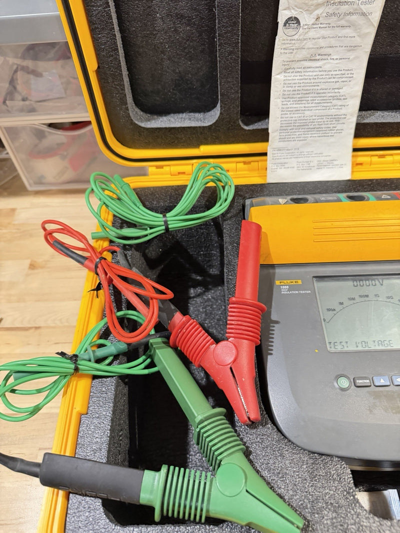 FLUKE 1555 10KV INSULATION TESTER WITH ACCESSORIES TESTED