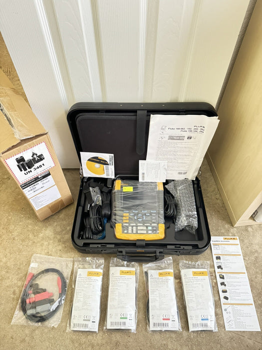 FLUKE 190M-4 4 CHANNEL 200 MHZ MEDICAL SCOPEMETER / NEW SEALED