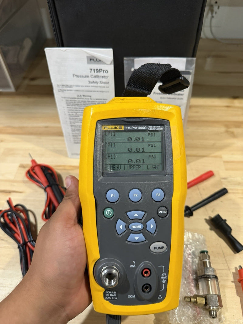 FLUKE 719 PRO 300G ELECTRIC PRESSURE CALIBRATOR W/ ACCESSORIES (SHIPS FREE)
