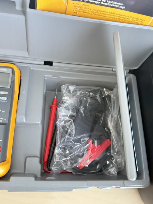 FLUKE 88 AUTOMOTIVE METER MULTIMETER WITH RPM & ACCESSORIES