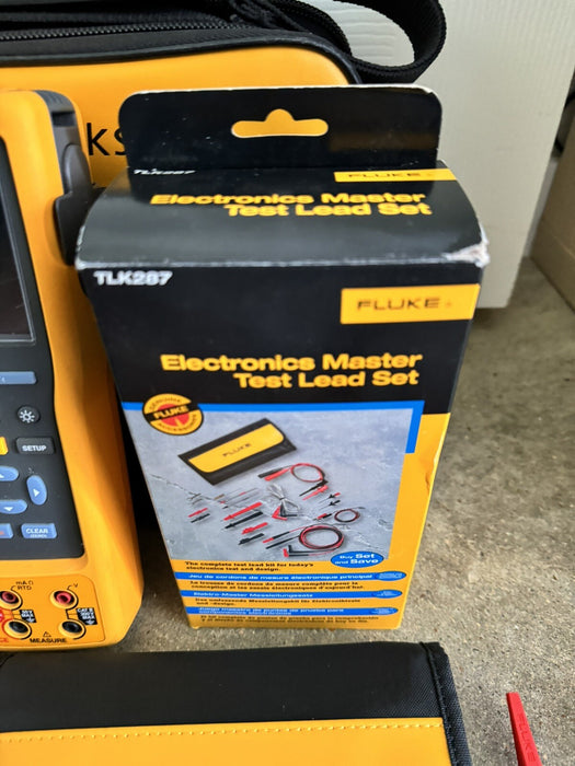 FLUKE 754 DOCUMENTING PROCESS CALIBRATOR WITH NEW TLK287 LEADS & EXTRA BATTERY