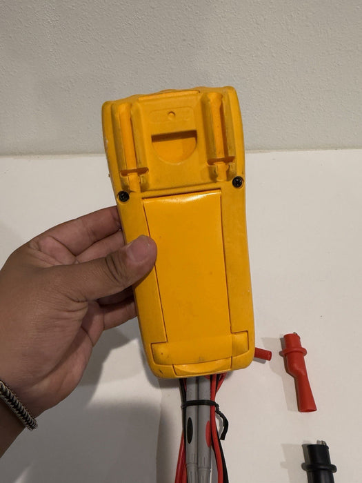 FLUKE 177 TRUE RMS MULTIMETER W/ LEADS & CLIPS - SHIPS FAST