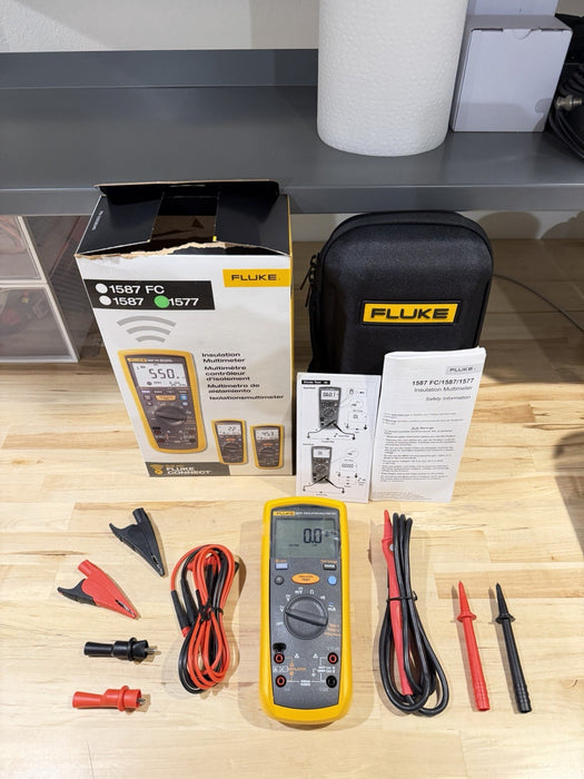 FLUKE 1577 INSULATION MULTIMETER WITH LEADS & CASE TESTED
