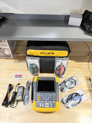 FLUKE 190-204 SCOPEMETER 4CH 200MHZ 2.5GS/S W LEADS & ACCESSORIES (TESTED)