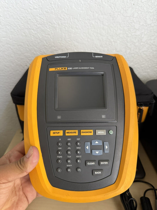 FLUKE 830 LASER ALIGNMENT TOOL WITH BAG & CHARGER INCLUDED