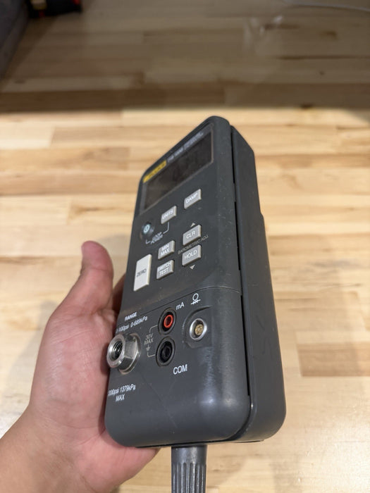 FLUKE 718 100G PRESSURE CALIBRATOR (FREE SHIPPING) TESTED