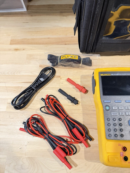 FLUKE 753 DOCUMENTING PROCESS CALIBRATOR WITH ACCESSORIES CALIBRATED 2025