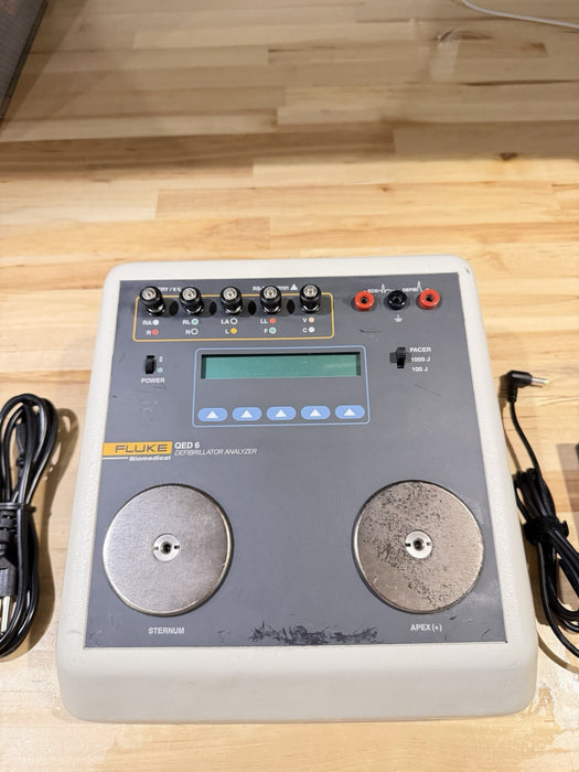 FLUKE BIOMEIDICAL QED 6 DEFIB ANALYZER WITH CHARGER TESTED
