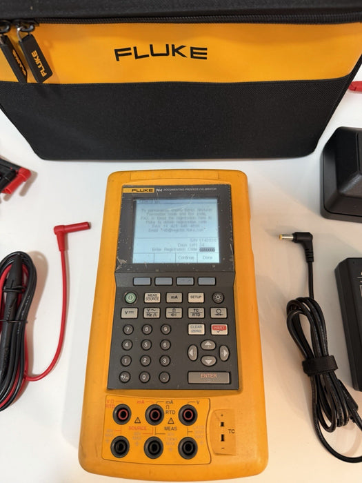 FLUKE 744 DOCUMENTING PRCESS CALIBRATOR WITH LEADS & CHARGER TESTED