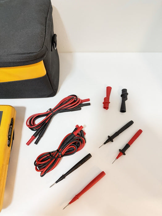 FLUKE 743B DOCUMENTING PROCESS CALIBRATOR W/ LEADS & ACCESSORIES (FREE SHIPPING)