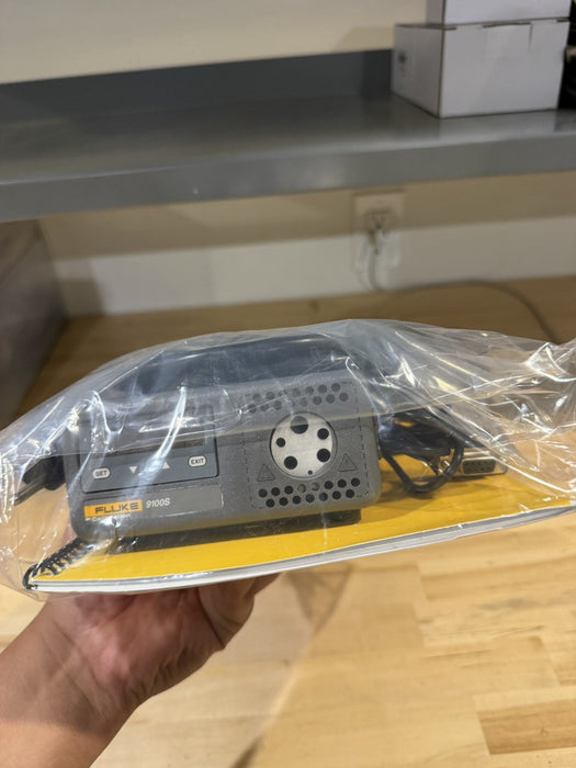 FLUKE CALIBRATION 9100S DRY WELL TEMPERATURE CALIBRATOR (NEW) FREE SHIPPING