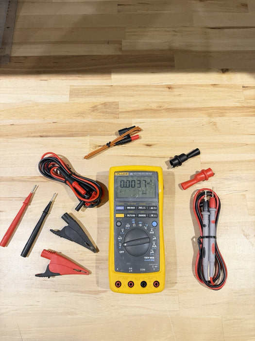 FLUKE 189 TRUE RMS MULTIMETER WITH LEADS AND CLIPS USED