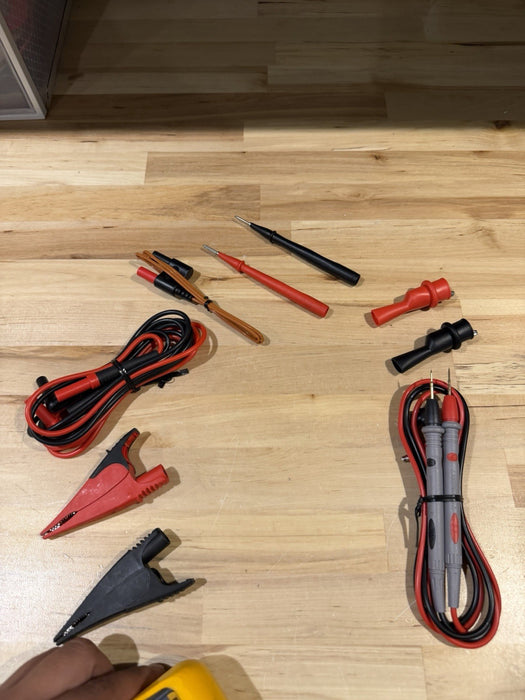 FLUKE 707 LOOP CALIBRATOR WITH LEADS & ACCESSORIES