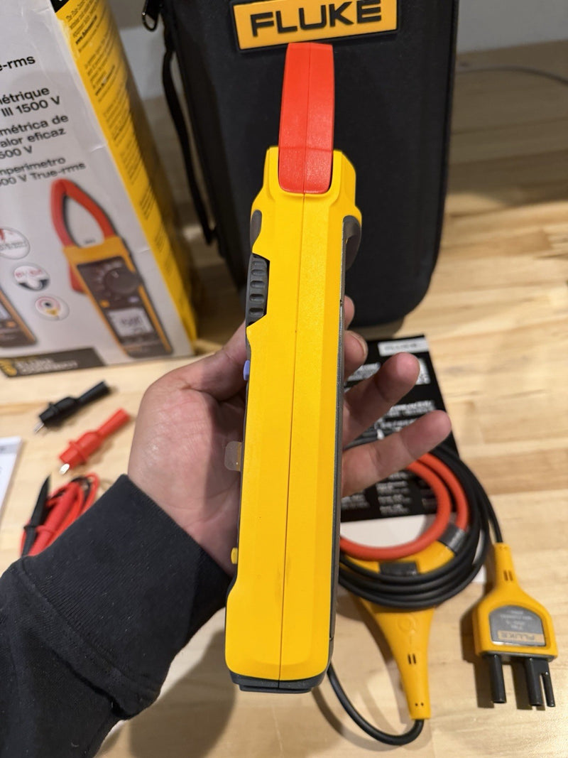FLUKE 393 FC CAT III 1500V TRMS CLAMP METER WITH IFLEX PROBE & LEADS