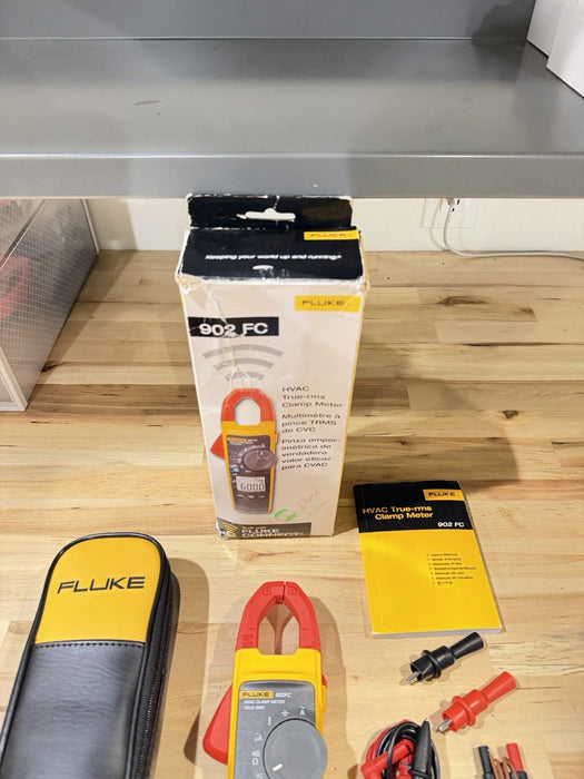 FLUKE 902 FC TRUE RMS HVAC CLAMP METER WITH CASE & LEADS