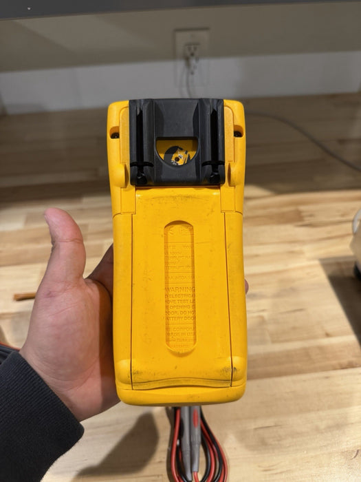 FLUKE 189 TRUE RMS MULTIMETER WITH LEADS AND CLIPS TESTED
