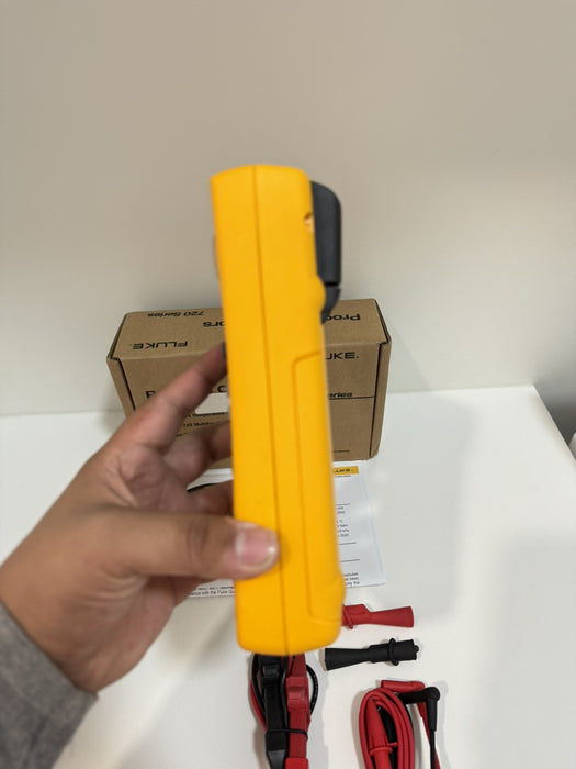 FLUKE 724 TEMPERATURE CALIBRATOR METER / NEW SEALED - SHIPS FAST