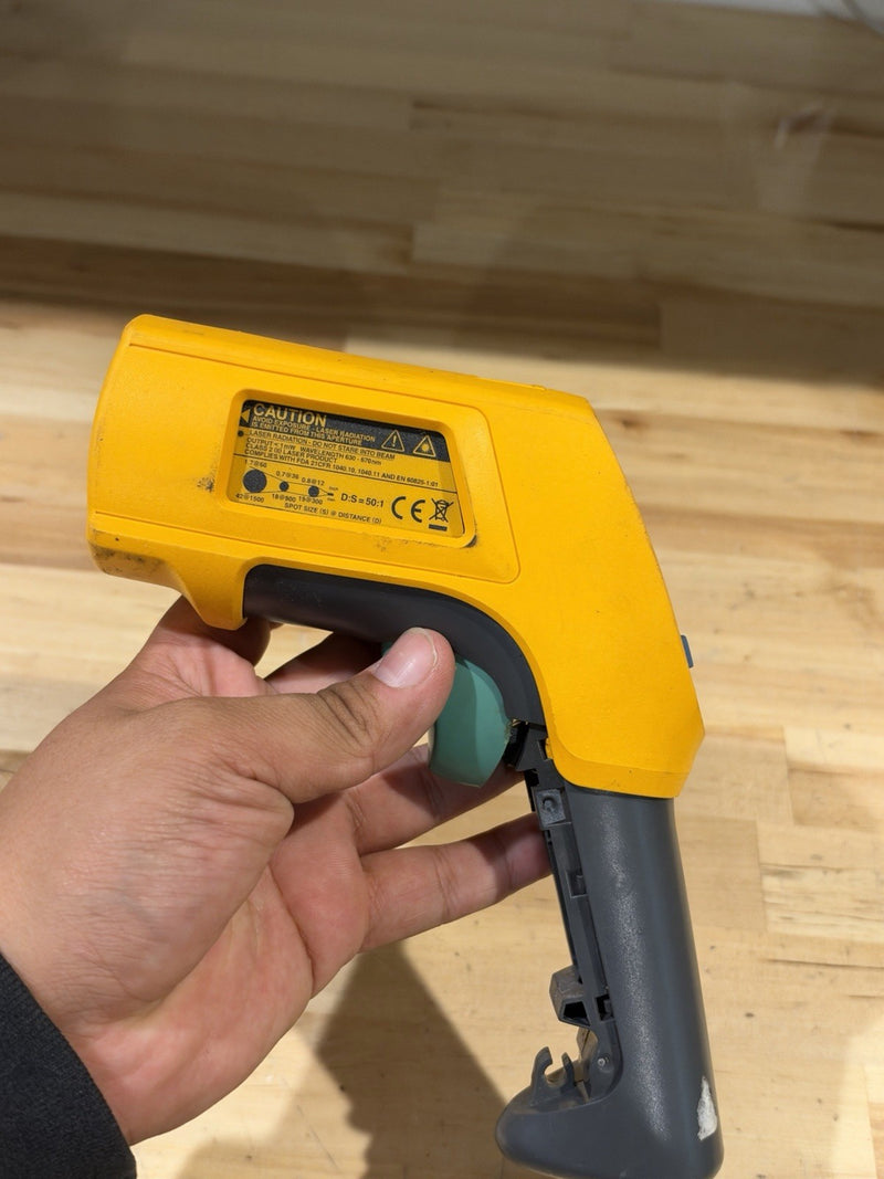FLUKE 568 IR THERMOMETER W/ CASE (TESTED) SHIPS FAST (PARTS ONLY)