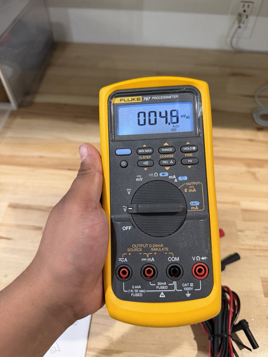 FLUKE 787 PROCESS METER W/ LEADS & BAG (EXCELLENT CONDITION)-FREE SHIPPING