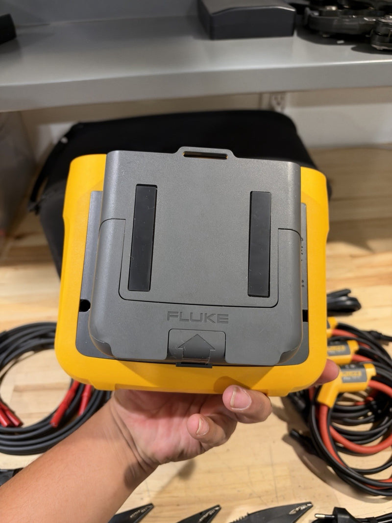 FLUKE 1734 ENERGY LOGGER KIT W/ ACCESSORIES (FREE SHIPPING)