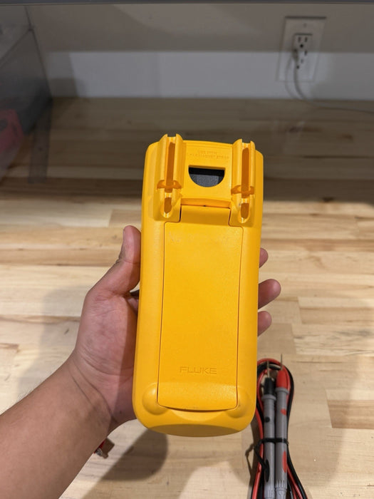 FLUKE 1507 INSULATION MULTIMETER W/ LEADS  - SHIPS FAST