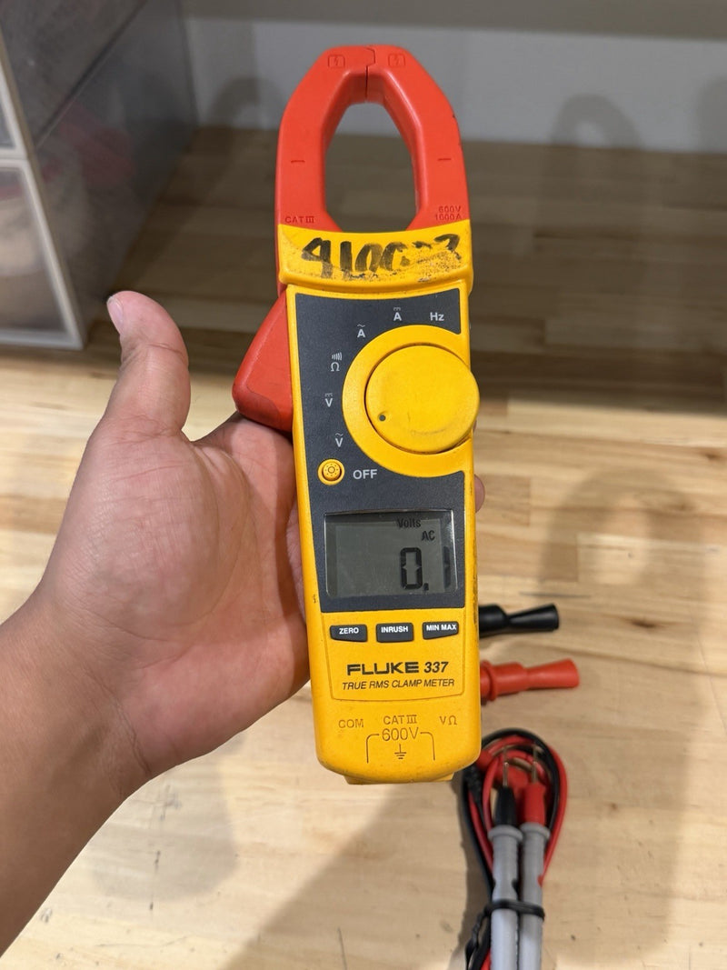 FLUKE 337 TRUE RMS AC/DC CLAMP METER W /LEADS & BAG - FREE SHIPPING