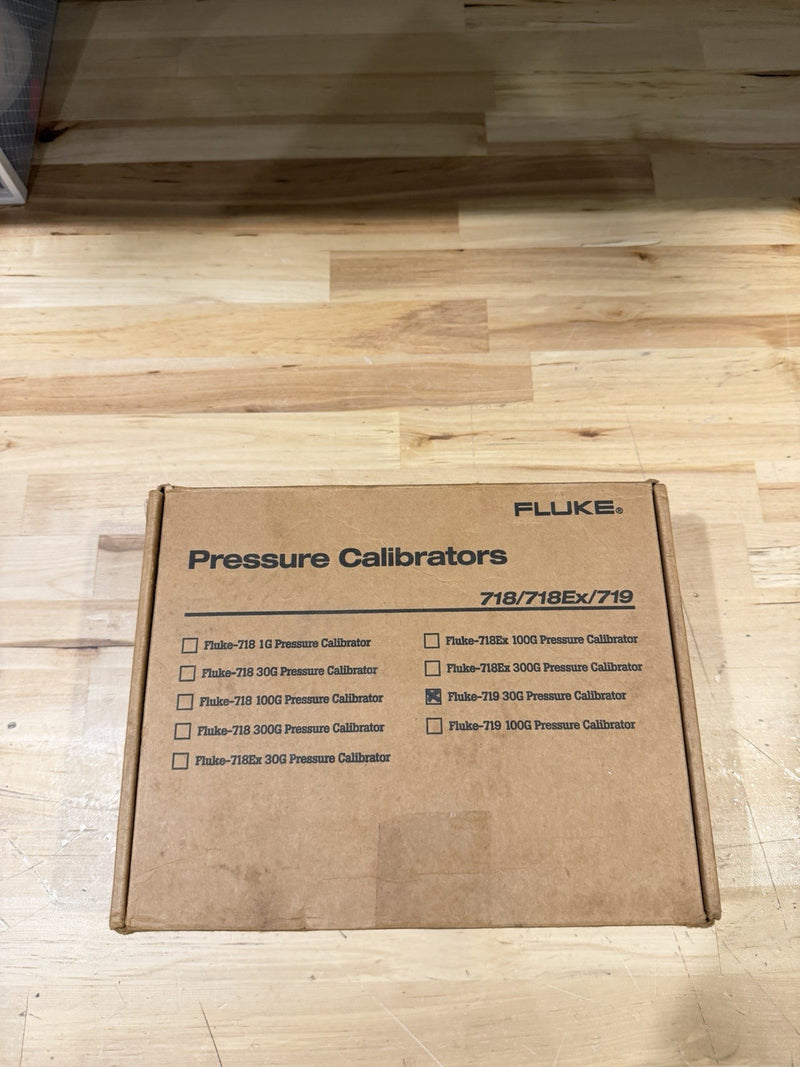 FLUKE 719 30G PRESSURE CALIBRATOR KIT W/ LEADS  (TESTED) NEW