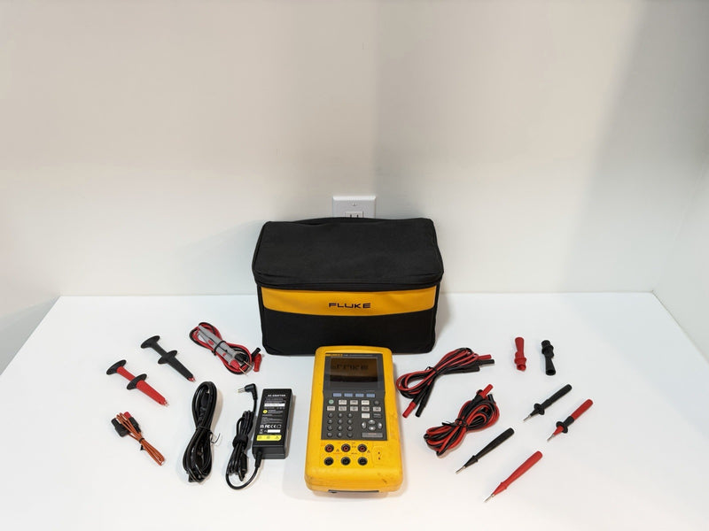 FLUKE 743B DOCUMENTING PROCESS CALIBRATOR WITH LEADS & ACCESSORIES