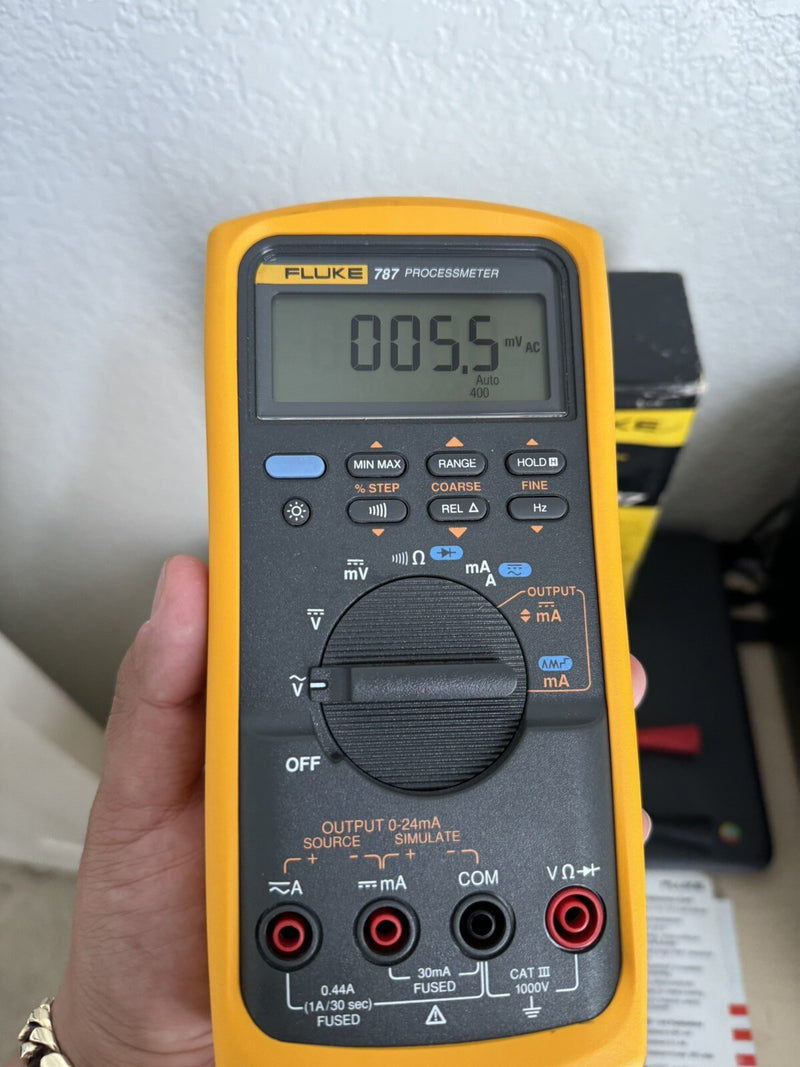 FLUKE 787 PROCESSMETER WITH BOX MANUALS & LEADS