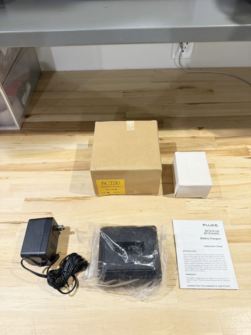FLUKE BC7210 BATTERY CHARGER