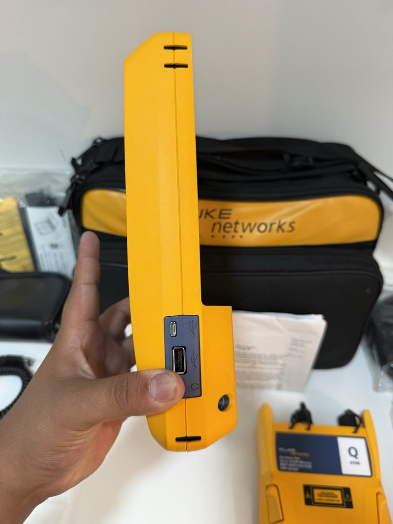 FLUKE NETWORKS VERSIV OPTIFIBER PRO OTDR KIT WITH QUAD OTDR MODULE & ACCESSORIES