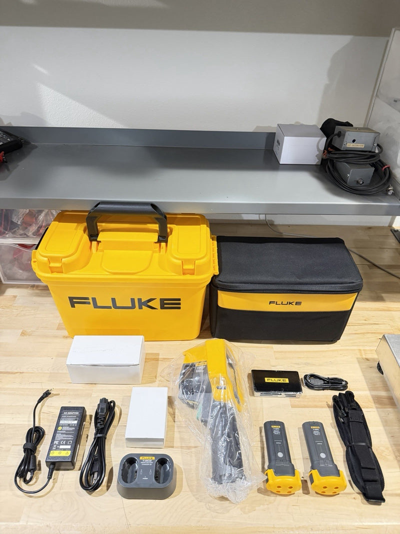 FLUKE TIR27 THERMAL IMAGER KIT 60HZ W/ BATTERIES & CHARGER TESTED RARE