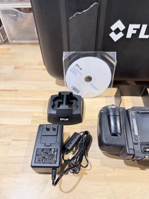 FLIR T440 THERMAL IMAGING CAMERA W/ CHARGER & BATTERY (TESTED)FREE SHIPPING READ