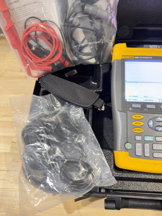 FLUKE 199B SCOPEMETER 200MHZ 2.5GS/S WITH ACCESSORIES & CASE TESTED