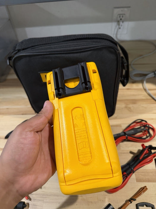 FLUKE 789 PROCESS METER W/ ACCESSORIES (TESTED) EXCELLENT CONDITION